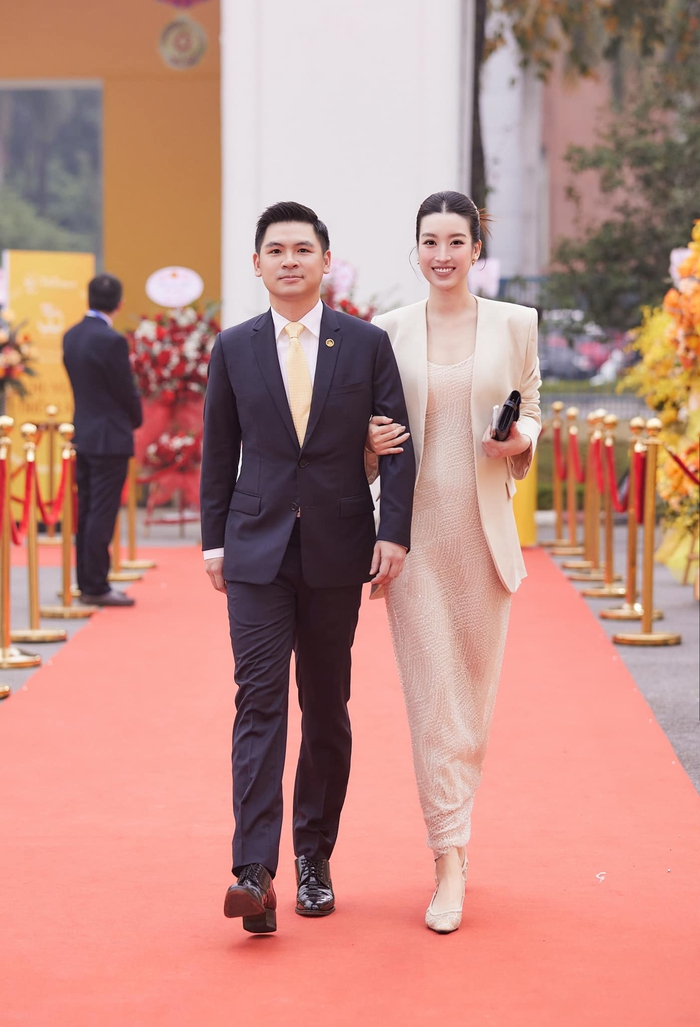 Hoa hậu Đỗ Mỹ Linh góp sức giúp chồng chủ tịch hóa nhạc trưởng cực ngầu- Ảnh 9.