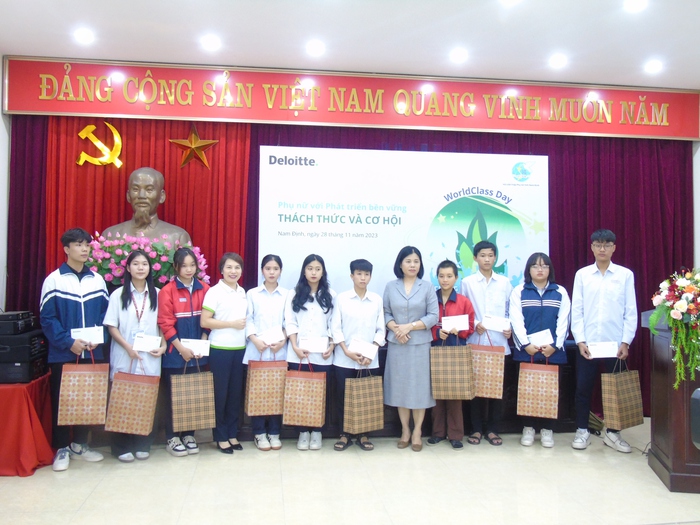 Nam Định: "Mẹ đỡ đầu" tăng cường kết nối định hướng nghề nghiệp cho con mồ côi- Ảnh 2.