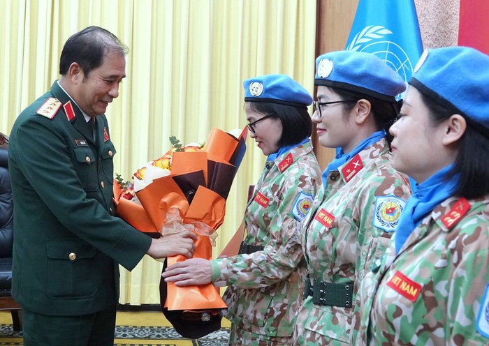 Việt Nam cử 3 nữ sĩ quan lên đường gìn giữ hòa bình Liên hợp quốc - Ảnh 1.