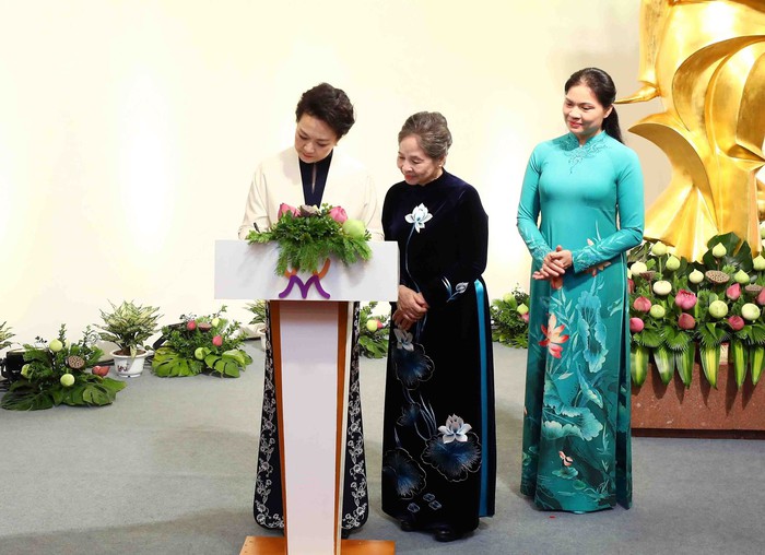 Phu nhân hai Tổng Bí thư thăm Bảo tàng Phụ nữ Việt Nam- Ảnh 8.