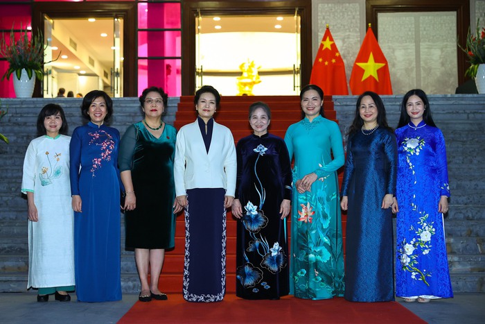 Phu nhân hai Tổng Bí thư thăm Bảo tàng Phụ nữ Việt Nam- Ảnh 9.
