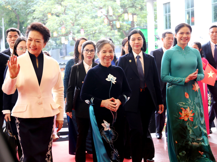 Phu nhân hai Tổng Bí thư thăm Bảo tàng Phụ nữ Việt Nam- Ảnh 1.
