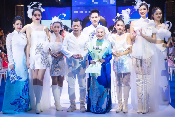 NSƯT Phi Điểu trong show thời trang &quot;Dorii Fashion Week – Lụa về miền ký ức&quot;