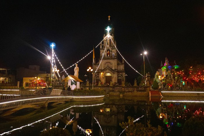 Các nhà thờ ở Hà Nội trang hoàng lung linh, lộng lẫy chào đón Giáng sinh 2023 - Ảnh 12.