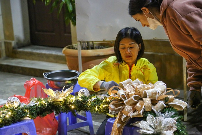 Các nhà thờ ở Hà Nội trang hoàng lung linh, lộng lẫy chào đón Giáng sinh 2023 - Ảnh 5.