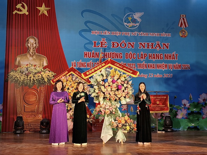Hội LHPN Ninh Bình đón nhận Huân chương Độc lập hạng Nhất- Ảnh 1.