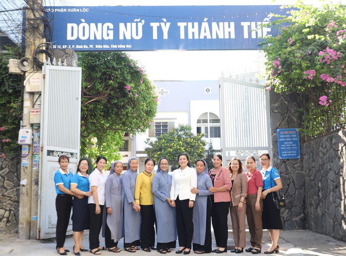 Lãnh đạo Hội LHPN Việt Nam thăm, chúc mừng các nữ tu nhân dịp Giáng sinh 2023- Ảnh 1.