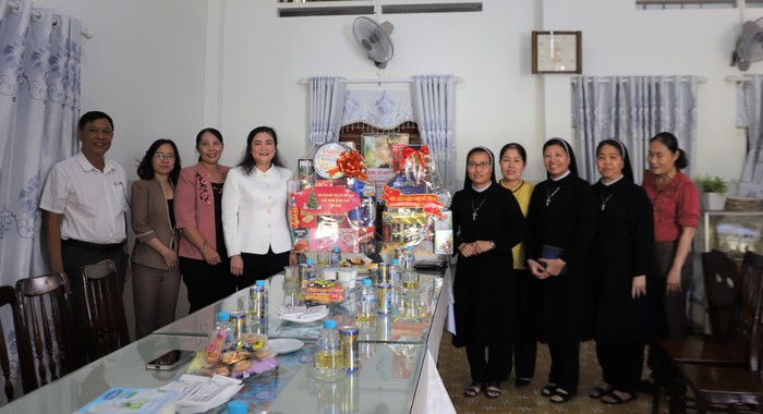 Lãnh đạo Hội LHPN Việt Nam thăm, chúc mừng các nữ tu nhân dịp Giáng sinh 2023- Ảnh 2.