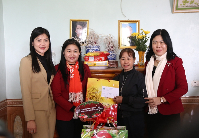 Trung ương Hội Liên hiệp Phụ nữ Việt Nam chúc mừng  giáo dân tại Thái Nguyên nhân dịp Noel - Ảnh 5.