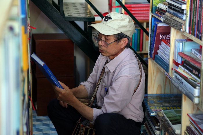 Hàng trăm người tham quan, mua sách trong ngày khai trương Đường sách TP. Thủ Đức - Ảnh 12.