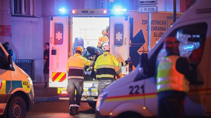 Khung cảnh hoảng loạn tại hiện trường vụ xả súng trường đại học tại Praha khiến ít nhất 39 người thương vong- Ảnh 8.