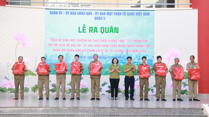 TPHCM: Tổ chức lễ ra quân tổng vệ sinh môi trường; thực hiện phong trào “Tết trồng cây đời đời nhớ ơn Bác Hồ”- Ảnh 5.
