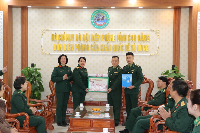 Ban Phụ nữ Quân đội tuyên truyền, vận động Nhân dân chấp hành pháp luật tại cơ sở - Ảnh 4.