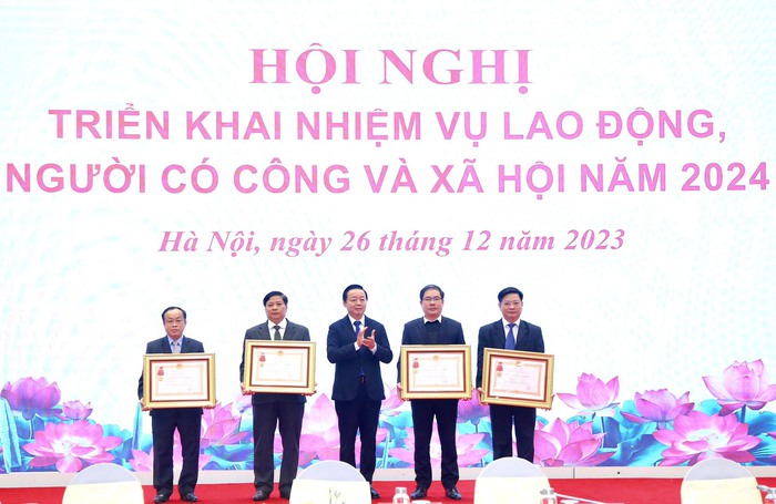 Phó Thủ tướng Trần Hồng Hà: Chú trọng bảo vệ trẻ em trên môi trường mạng- Ảnh 1.