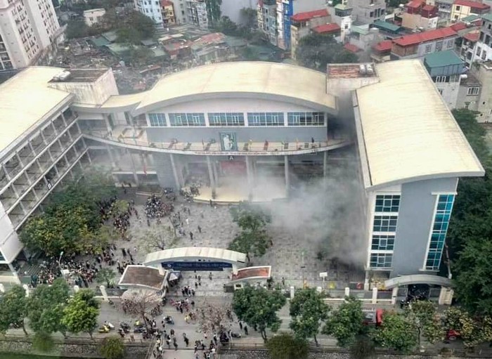 Cháy lớn tại một trường tiểu học ở Hà Nội - Ảnh 1.