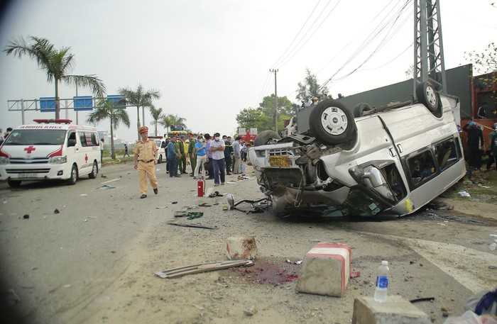 Tai nạn khiến 10 người chết ở Quảng Nam: Tài xế xe container khai gì? - Ảnh 3.