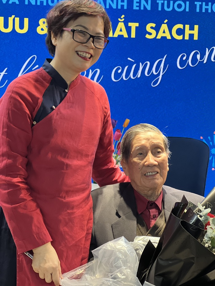 Nhạc sĩ Phạm Tuyên và con gái Hồng Tuyến