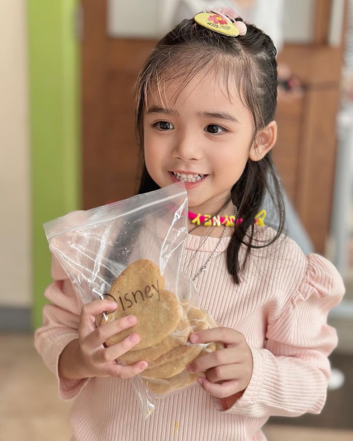 Mỹ nữ Thái Lan đăng ảnh con gái xinh như thiên thần, ai dè lại lo lắng điều này về cô bé - Ảnh 7.