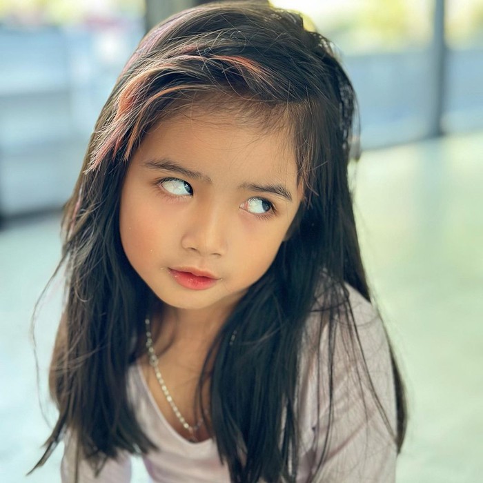 Mỹ nữ Thái Lan đăng ảnh con gái xinh như thiên thần, ai dè lại lo lắng điều này về cô bé - Ảnh 5.