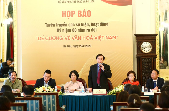 Thứ trưởng Bộ Văn hóa, Thể thao và Du lịch Tạ Quang Đông giới thiệu các hoạt động chính kỷ niệm 80 năm Đề cương về văn hóa Việt Nam