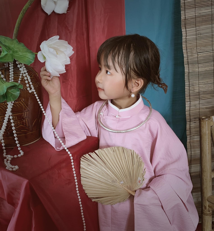 Mẹ 9X truyền cảm hứng về cổ phục Việt Nam cho con gái thông qua bộ ảnh mừng sinh nhật 4 tuổi - Ảnh 2.