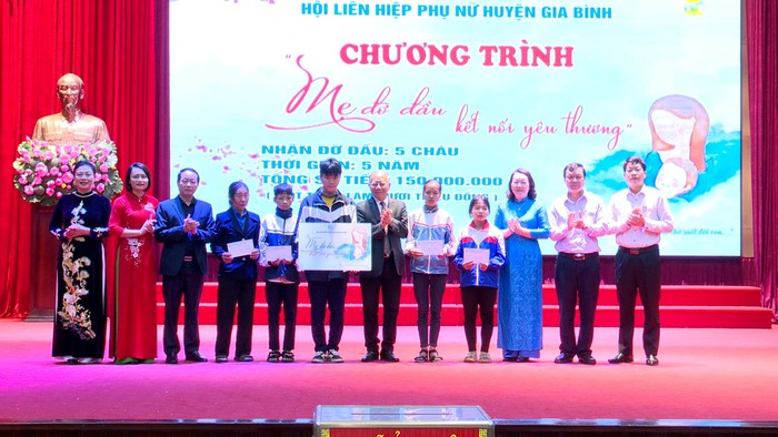 Phụ nữ Gia Bình, Bắc Ninh tổ chức nói chuyện chuyên đề “Bác Hồ với phụ nữ” nhân dịp 8/3 - Ảnh 2.