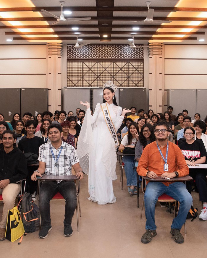 Hoa hậu Bảo Ngọc được fan quốc tế vây kín trong chuyến công tác nước ngoài đầu tiên - Ảnh 6.
