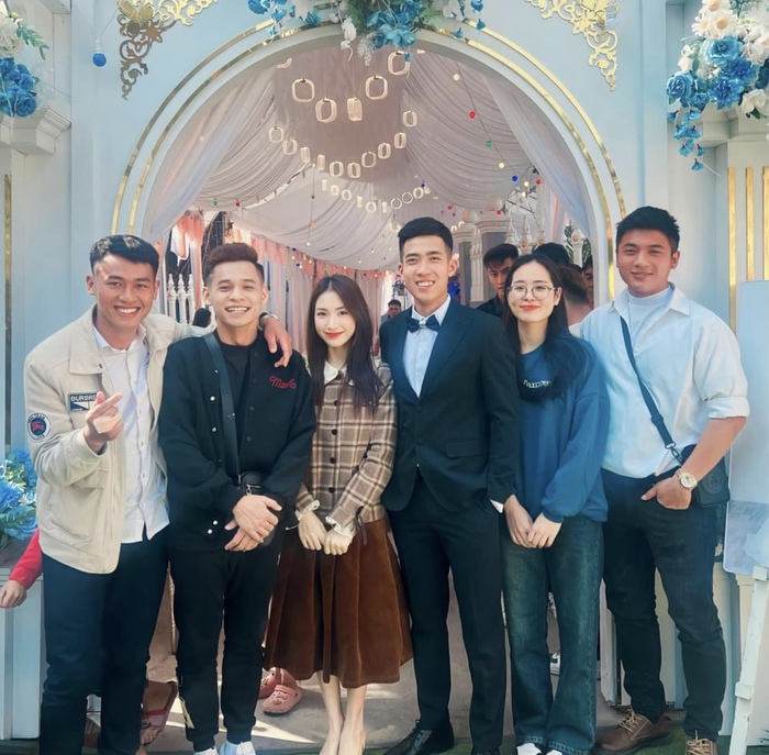 Hoà Minzy cùng streamer Độ Mixi tham dự đám cưới đồng chí Sao Nhập Ngũ - Ảnh 1.