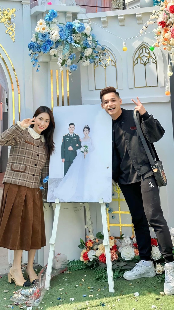 Hoà Minzy cùng streamer Độ Mixi tham dự đám cưới đồng chí Sao Nhập Ngũ - Ảnh 2.