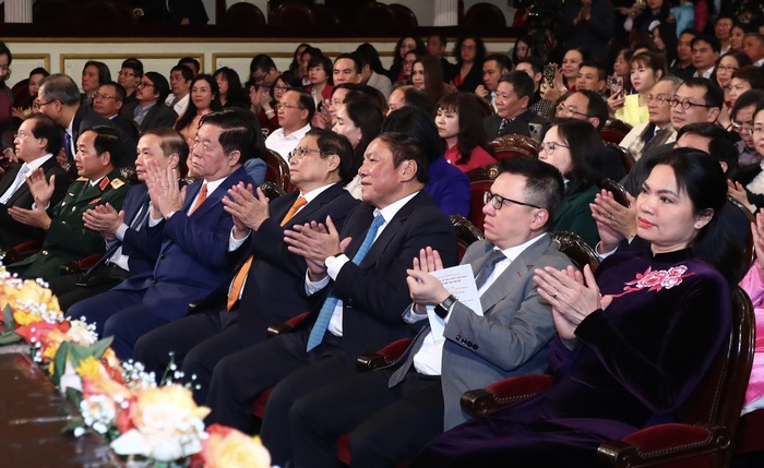 Thủ tướng Phạm Minh Chính, lãnh đạo Đảng, Nhà nước và các đại biểu dự chương trình