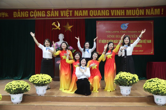 Hội LHPN tỉnh Thanh Hoá sinh hoạt chuyên đề “Vững bước dưới ngọn cờ vẻ vang của Đảng” - Ảnh 2.