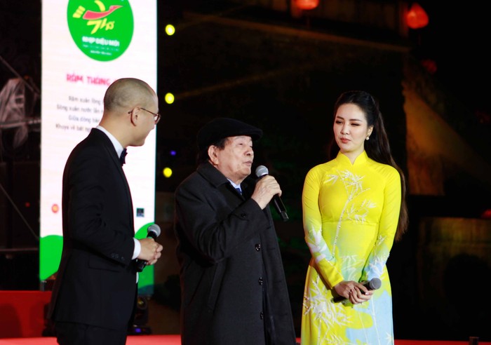 Thượng tướng Nguyễn Trọng Nghĩa: Thực tiễn đòi hỏi nhà thơ tiếp tục tham gia tích cực vào đời sống xã hội - Ảnh 4.