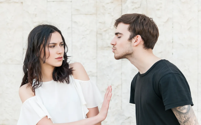 Người đàn ông đâm đơn kiện vì 