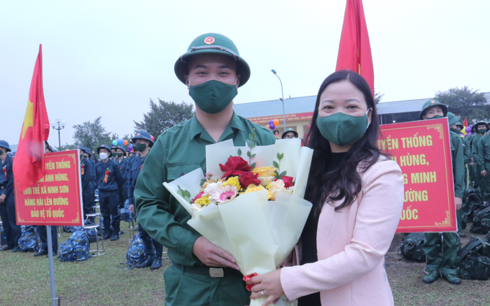 Bắc Giang: Động viên tân binh lên đường nhập ngũ