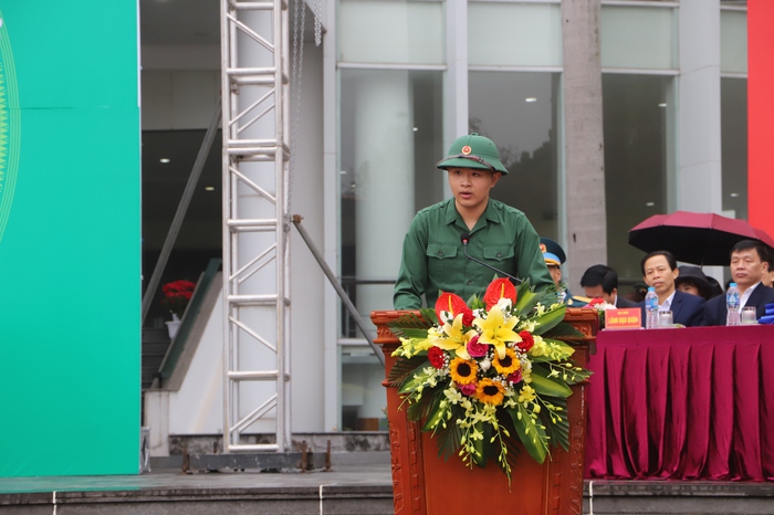 Xúc động lễ giao nhận hơn 4.200 tân binh thủ đô Hà Nội lên đường nhập ngũ năm 2023 - Ảnh 12.