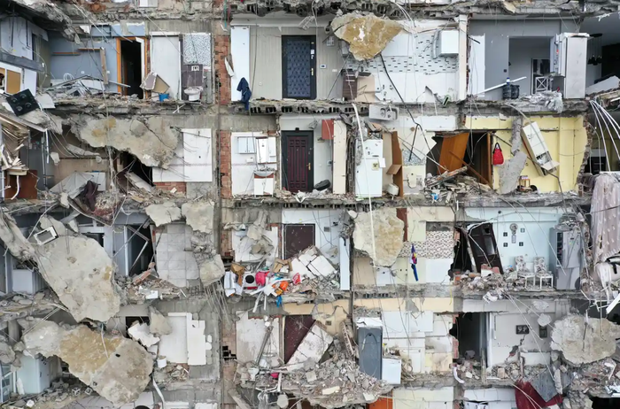 Con số thiệt mạng do động đất ở Thổ Nhĩ Kỳ đã tăng lên 2300 người, khi đội cứu họa đến giải cứu ở vùng nông thôn thì có thể đã quá muộn - Ảnh 1.