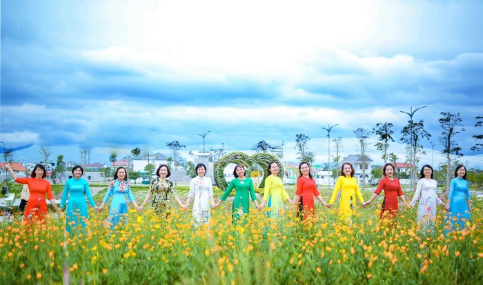 Cán bộ Hội LHPN tỉnh Quảng Ngãi duyên dáng trong tà áo dài