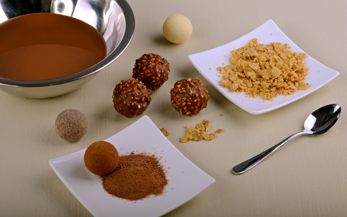 Cách làm socola truffle cực ngon và đẹp cho ngày Lễ Tình nhân - Ảnh 4.