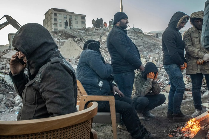 Chạy đua với thời gian cứu nạn nhân động đất Thổ Nhĩ Kỳ-Syria, con người có thể sống sót bao lâu khi mắc kẹt dưới đống đổ nát? - Ảnh 2.