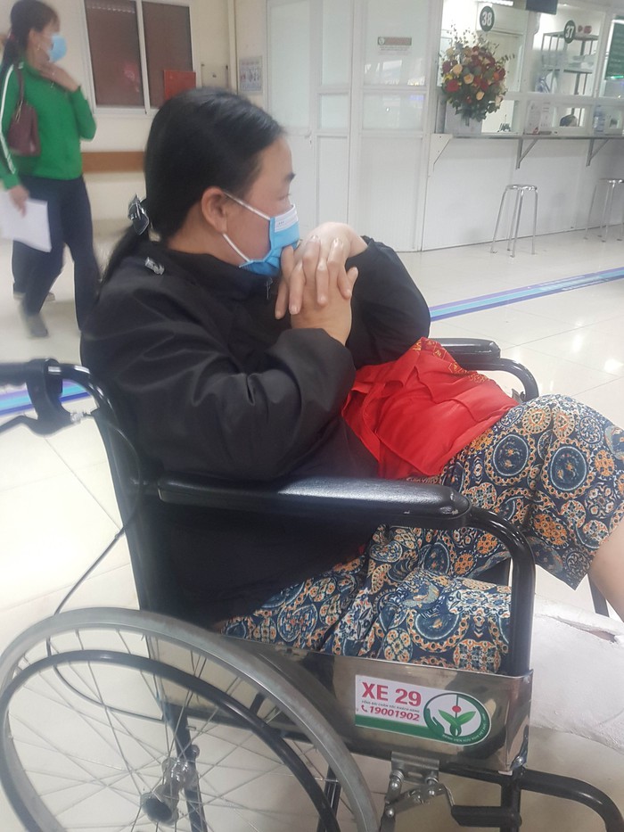 Bệnh viện Việt Đức hoãn mổ luân phiên, bệnh nhân lo lắng - Ảnh 2.
