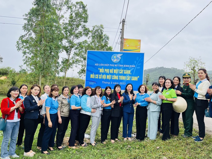Hội LHPN tỉnh Bình Định: Trồng 150 cây lim hưởng ứng Tết trồng cây - Ảnh 3.