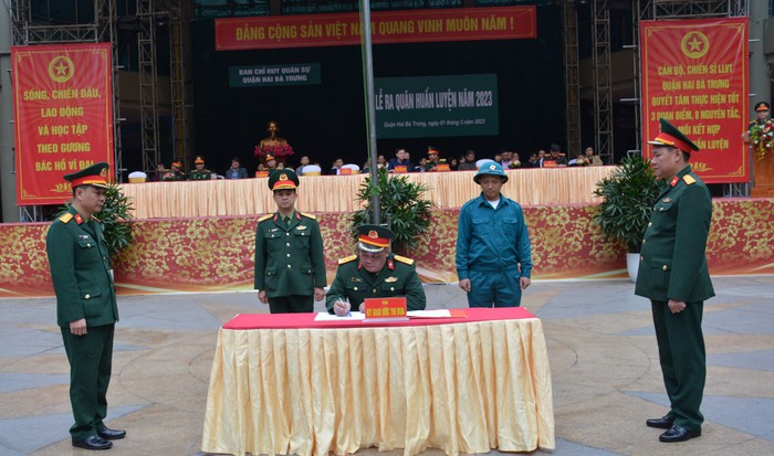 Hà Nội: Ban CHQS quận Hai Bà Trưng tổ chức Lễ ra quân huấn luyện và phát động phong trào thi đua trong huấn luyện năm 2023 - Ảnh 6.