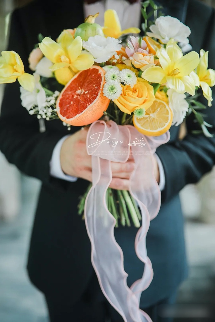 Đám cưới Công Phượng &quot;gây bão&quot; vì bó hoa cưới và những điều cần biết khi cô dâu chọn hoa cầm tay - Ảnh 8.