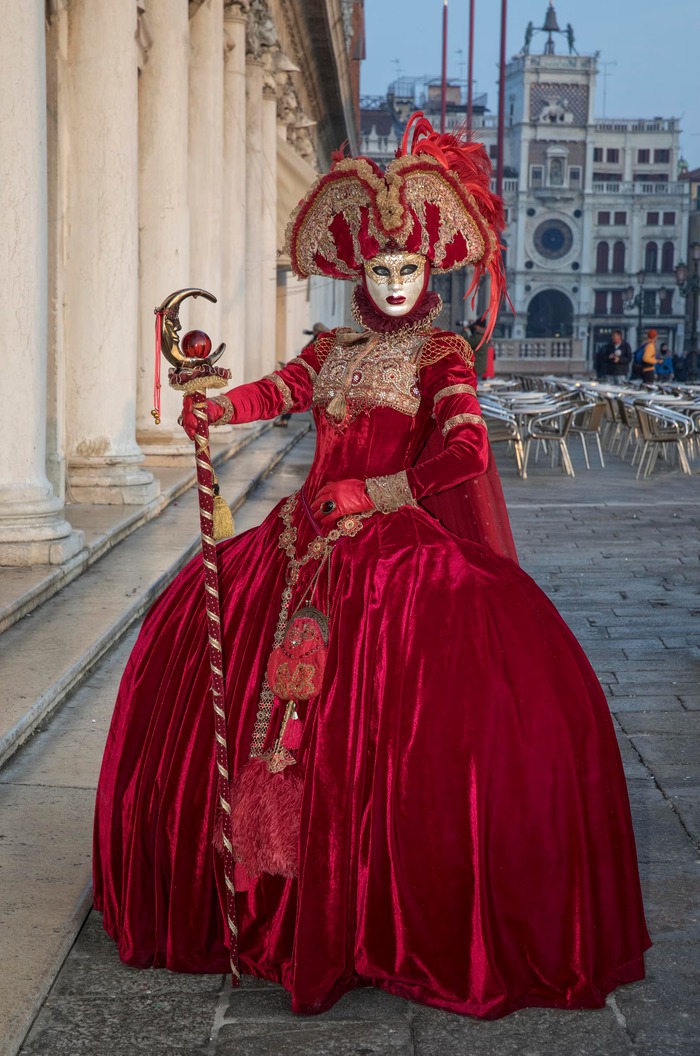 Nhung thành Venice: Loại vải quý được ví như thước đo sự giàu sang từng vang bóng một thời, sắp lụi tàn vì cực kỳ khó làm - Ảnh 9.