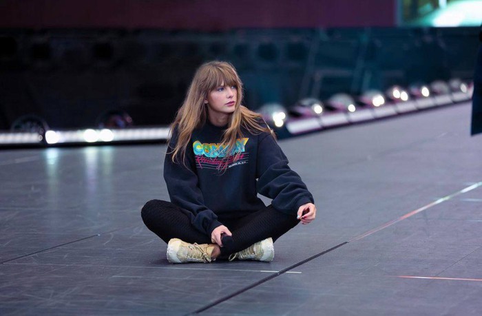 Taylor Swift khoe nhan sắc đỉnh cao ở độ tuổi U35 khi đi tour - Ảnh 1.