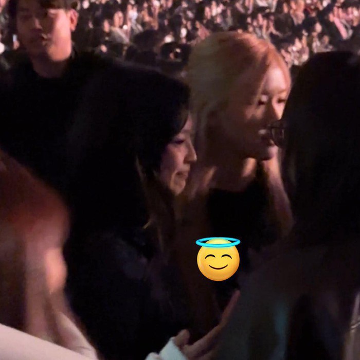 Bắt quả tang Jennie và V đến xem concert của Harry Styles ở Hàn Quốc - Ảnh 1.
