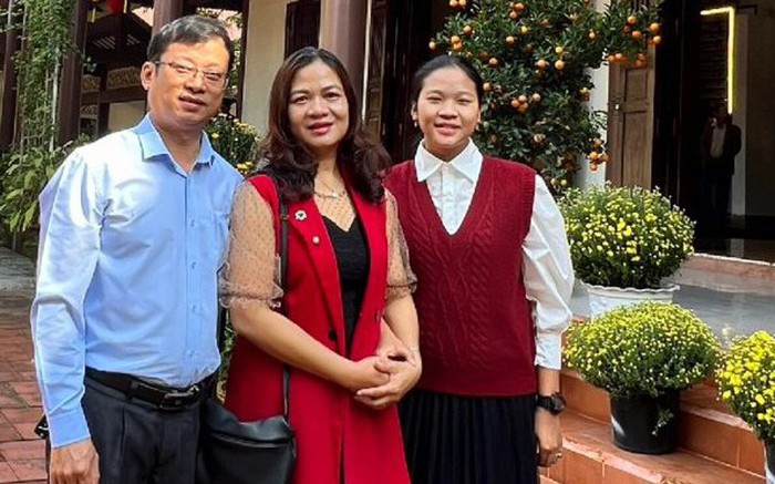 Bảo Ngọc và bố mẹ