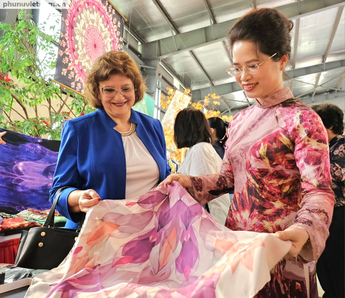 Lan tỏa tình yêu tơ lụa truyền thống Việt Nam đến phụ nữ quốc tế - Ảnh 3.