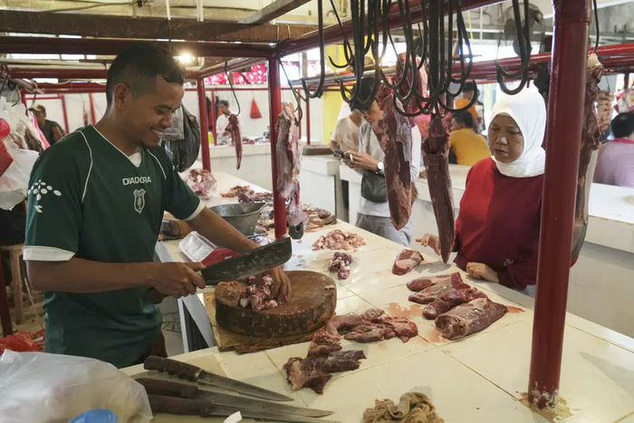 Người Hồi giáo ở Indonesia đón tháng Ramadan trong bối cảnh giá cả tăng cao - Ảnh 3.