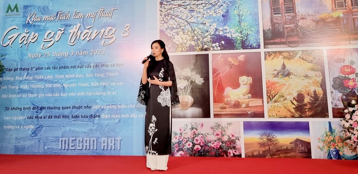 Họa sĩ Lương Giang mở triển lãm tranh cho 8 học sinh mắc hội chứng tự kỷ - Ảnh 1.